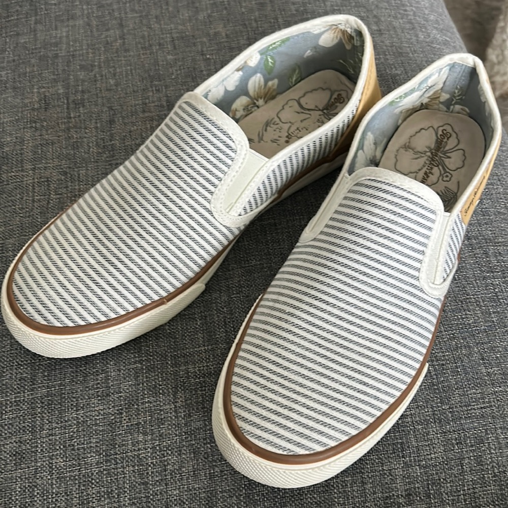 Tommy Bahama Womens nautical shoe 9.5